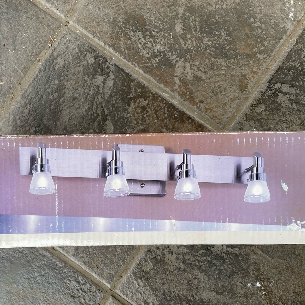 Vanity lighting - Picture 2 of 3